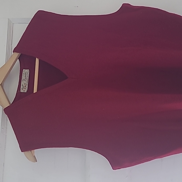 Braemar Red Wool V-neck Swester Vest - Picture 4 of 4